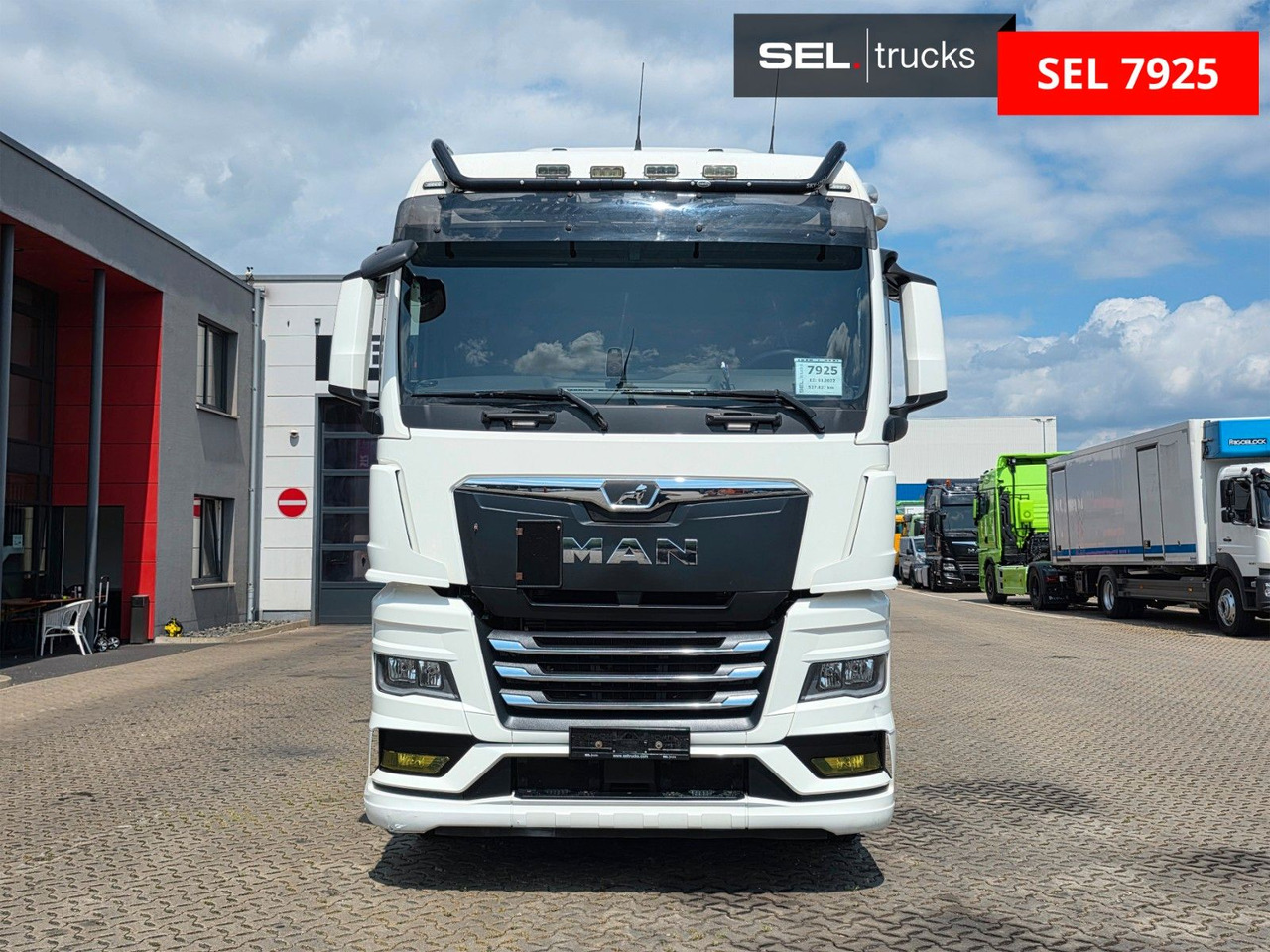 MAN TGX 26.510 6x2-2 LL CH / ZF Intarder / Liftachse - Container transporter/ Swap body truck: picture 2 MAN TGX 26.510 6x2-2 LL CH / ZF Intarder / Liftachse - Container transporter/ Swap body truck: picture 2