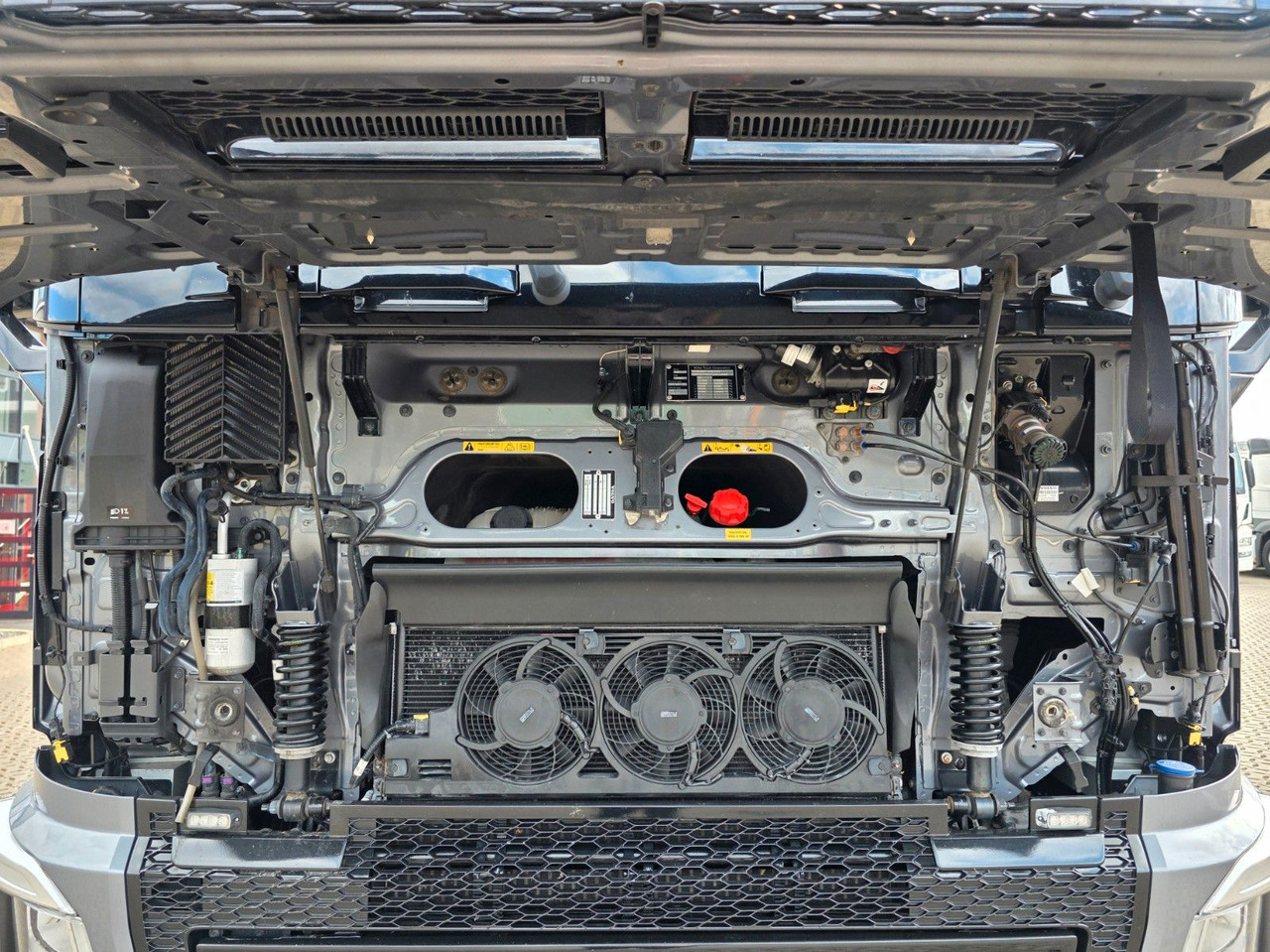 Tractor unit Volvo FH 540 / Retarder / Standklima / TV / 6D: picture 12