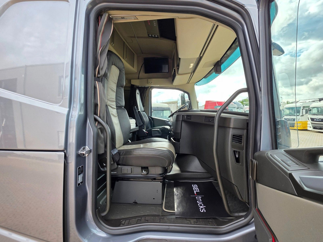 Tractor unit Volvo FH 540 / Retarder / Standklima / TV / 6D: picture 16