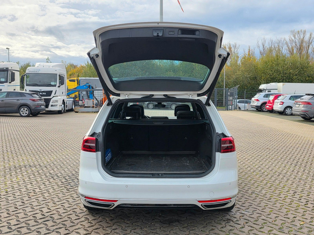 Estate car Volkswagen Passat Variant Highline BMT/Start-Stopp: picture 9