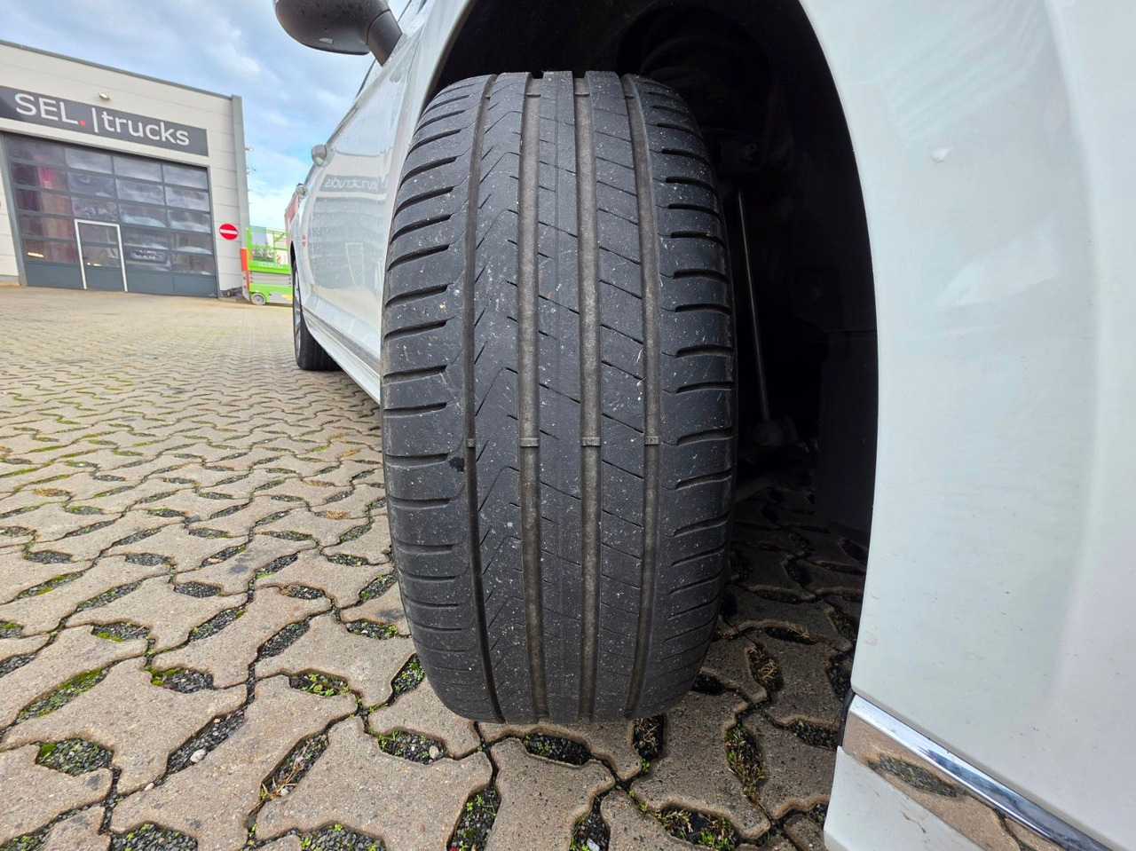 Estate car Volkswagen Passat Variant Highline BMT/Start-Stopp: picture 38