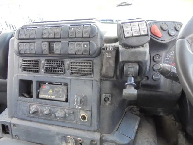 Tipper, Crane truck Iveco AD340T36 8X4: picture 19