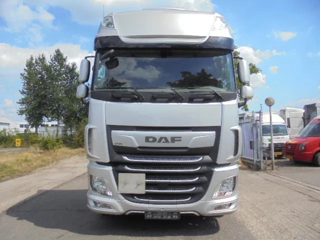 DAF XF 450 FTG 6X2 SUPER SPACE - Tractor unit: picture 2 DAF XF 450 FTG 6X2 SUPER SPACE - Tractor unit: picture 2