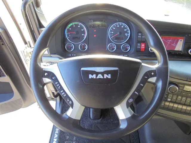 Tractor unit MAN TGX 18.400 XL: picture 15