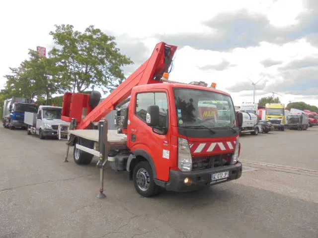 Renault Maxity 120 DXI CHASSIS DAMAGE - Van: picture 3 Renault Maxity 120 DXI CHASSIS DAMAGE - Van: picture 3