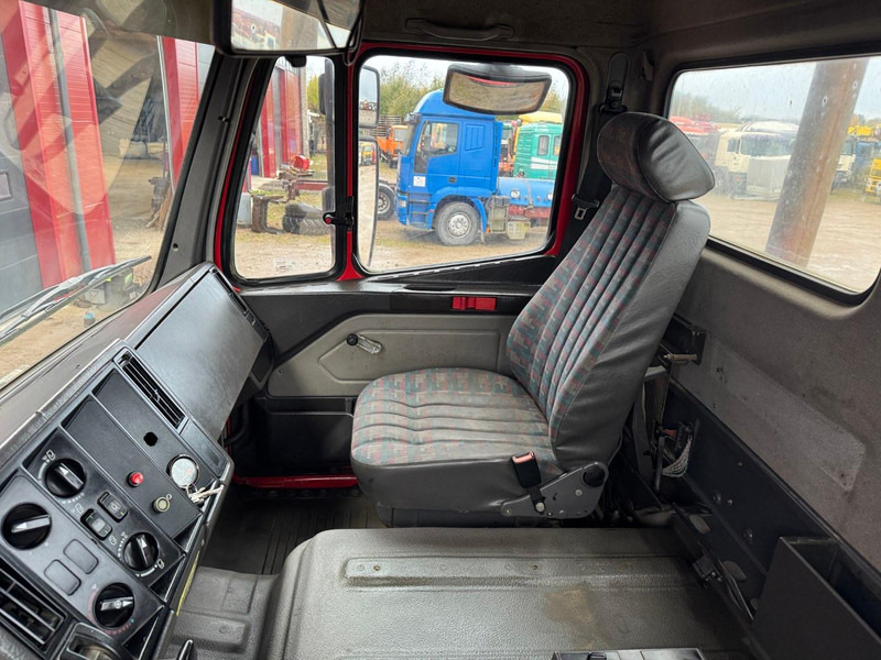 Cab chassis truck Mercedes-Benz 3234: picture 6