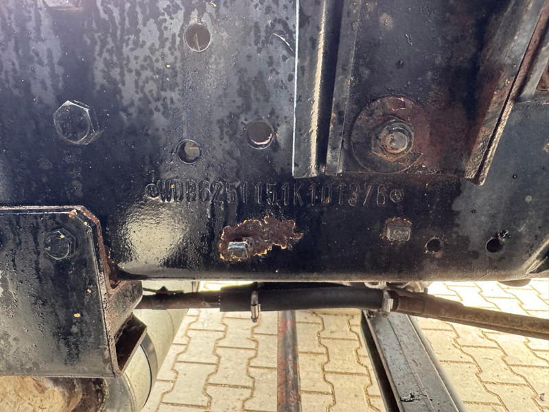 Cab chassis truck Mercedes-Benz 3234: picture 17