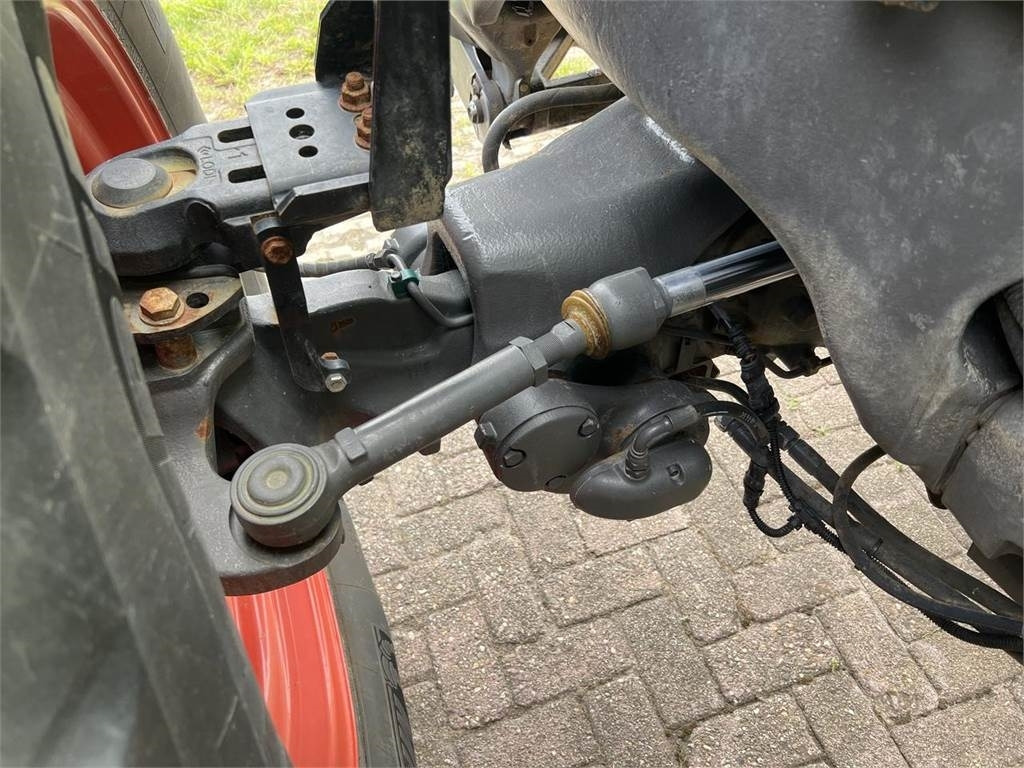Farm tractor Claas Axion 830: picture 10