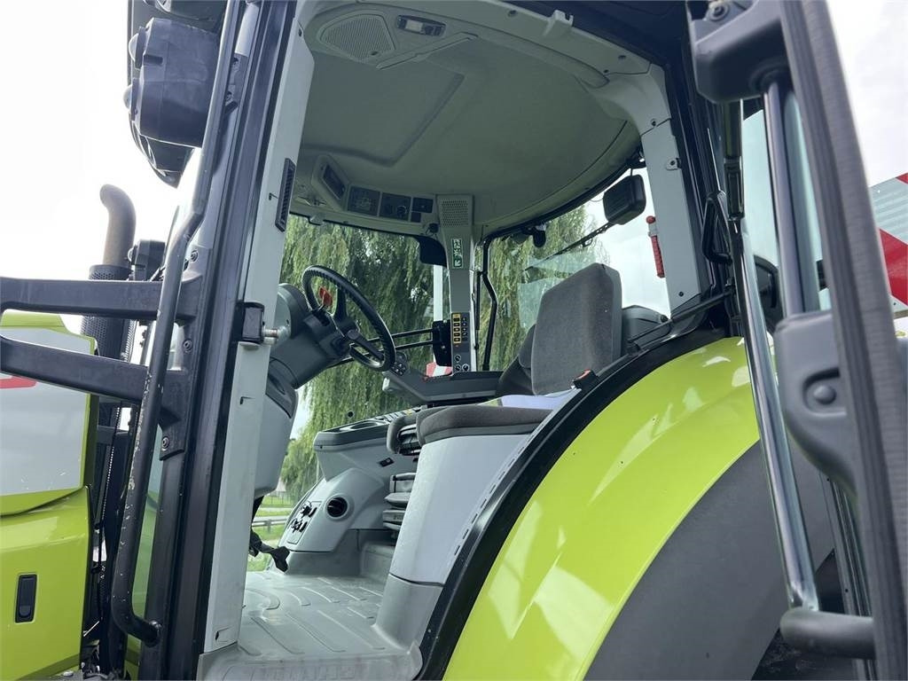 Farm tractor Claas Axion 830: picture 13