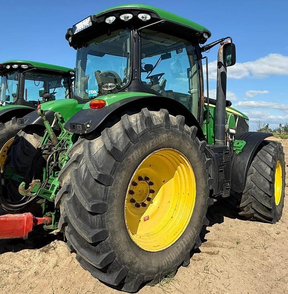 John Deere 7230R - Farm tractor: picture 3 John Deere 7230R - Farm tractor: picture 3