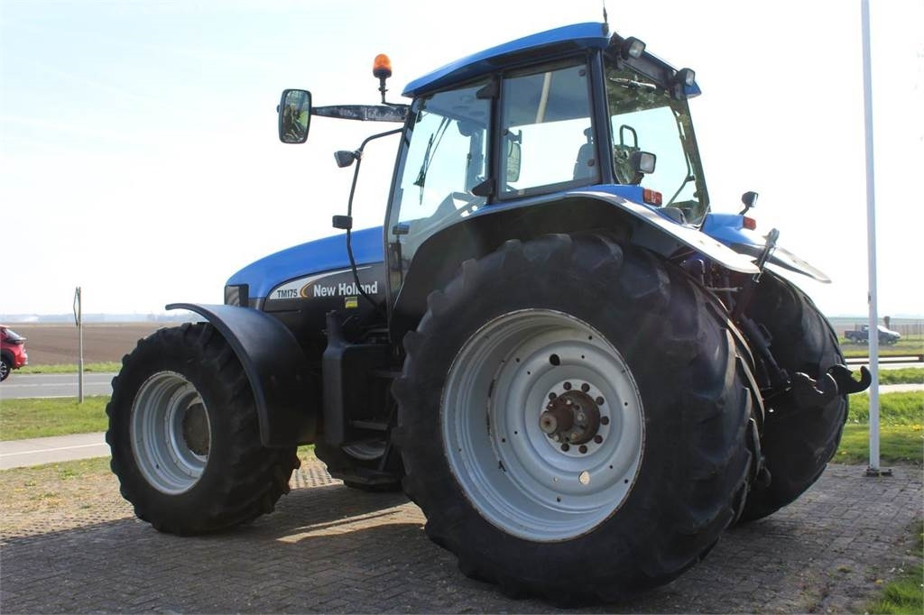 New Holland TM175 - Farm tractor: picture 4 New Holland TM175 - Farm tractor: picture 4