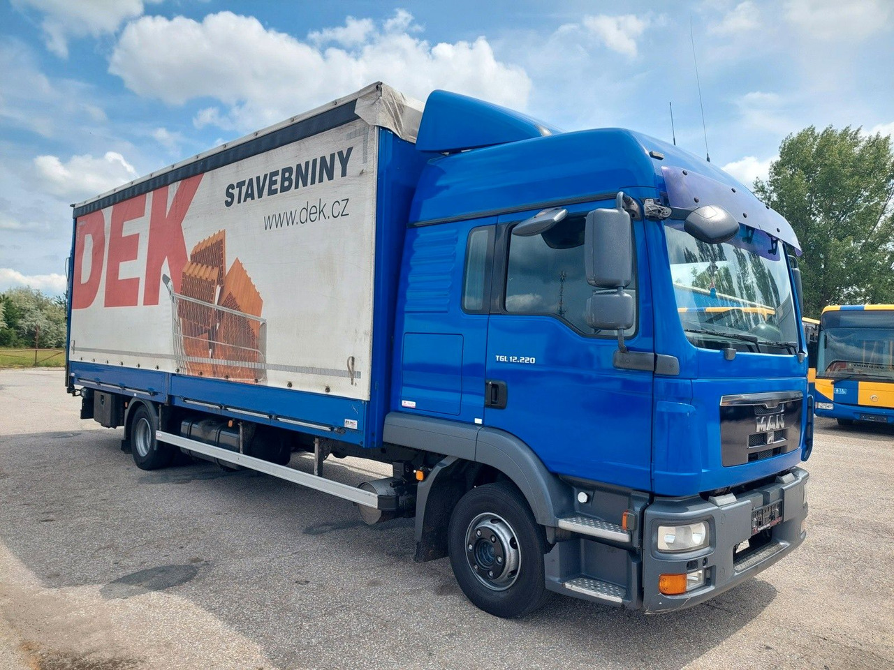 MAN TGL 12.220 4X2 BL Edscha - Curtainsider truck: picture 2 MAN TGL 12.220 4X2 BL Edscha - Curtainsider truck: picture 2