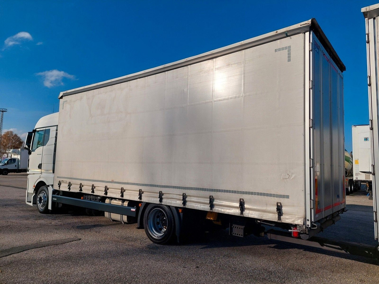 Curtainsider truck MAN TGX 18.470 LL + Gniotpol G-4080 120 m3 Durchbar: picture 7