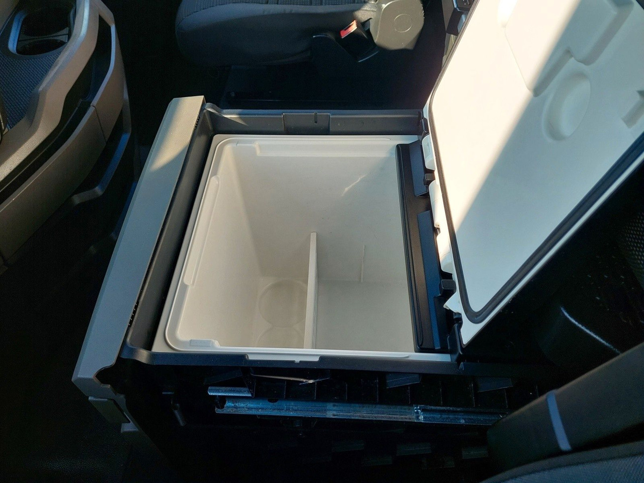 Curtainsider truck MAN TGX 18.470 LL + Gniotpol G-4080 120 m3 Durchbar: picture 27