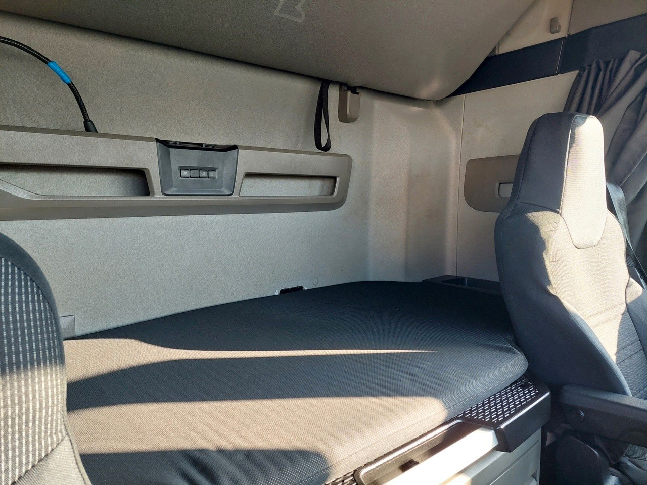 Curtainsider truck MAN TGX 18.470 LL + Gniotpol G-4080 120 m3 Durchbar: picture 23