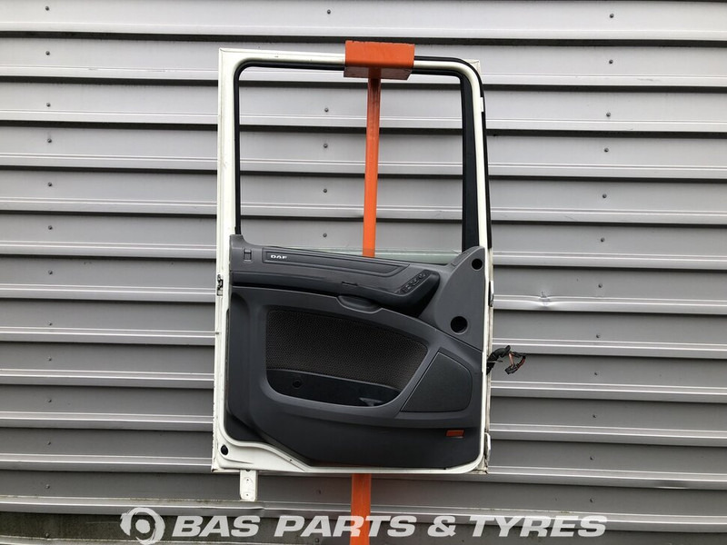 DAF XF106 - Door and parts for Truck: picture 2 DAF XF106 - Door and parts for Truck: picture 2