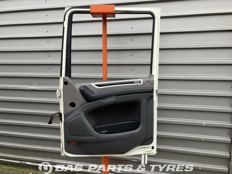 DAF XF106 - Door and parts for Truck: picture 2 DAF XF106 - Door and parts for Truck: picture 2