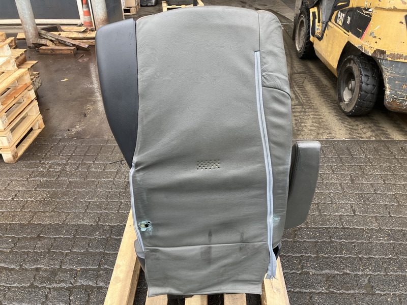 DAF XF106 - Seat for Truck: picture 3 DAF XF106 - Seat for Truck: picture 3