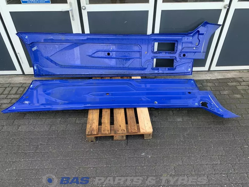 DAF XG Sideskirt Set DAF 2292740 - Body and exterior for Truck: picture 4 DAF XG Sideskirt Set DAF 2292740 - Body and exterior for Truck: picture 4