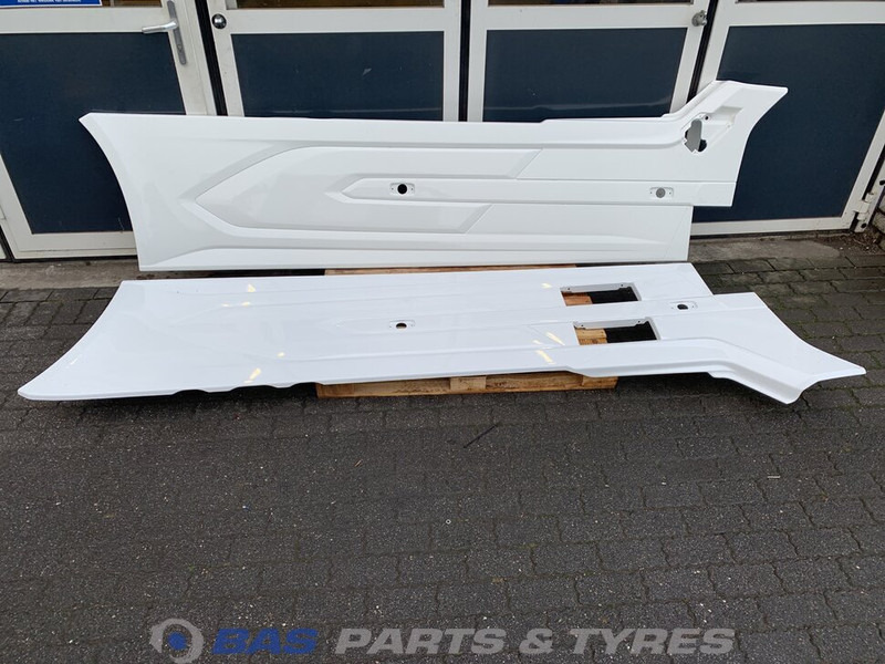 DAF XG Sideskirt Set DAF 2292740 - Body and exterior for Truck: picture 1 DAF XG Sideskirt Set DAF 2292740 - Body and exterior for Truck: picture 1