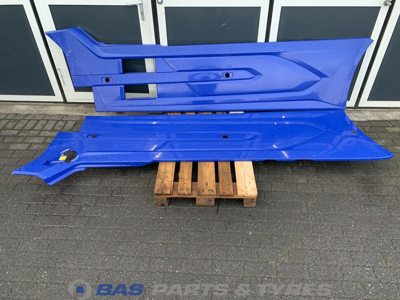 DAF XG Sideskirt Set DAF 2292740 - Body and exterior for Truck: picture 1 DAF XG Sideskirt Set DAF 2292740 - Body and exterior for Truck: picture 1