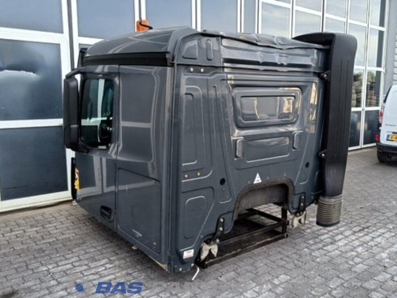 Mercedes-Benz Actros MP4 Mercedes ClassicSpace L-cab L2H1 A 000 600 01 01 - Cab and interior for Truck: picture 4 Mercedes-Benz Actros MP4 Mercedes ClassicSpace L-cab L2H1 A 000 600 01 01 - Cab and interior for Truck: picture 4