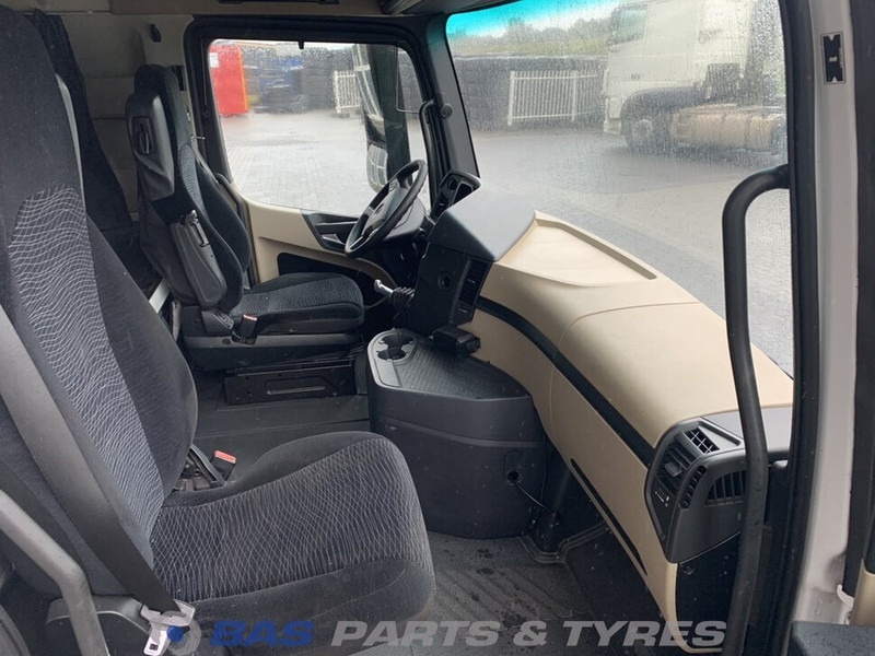 Mercedes-Benz Actros MP4 Mercedes StreamSpace L-cab L2H2 A 000 600 01 01 - Cab and interior for Truck: picture 5 Mercedes-Benz Actros MP4 Mercedes StreamSpace L-cab L2H2 A 000 600 01 01 - Cab and interior for Truck: picture 5
