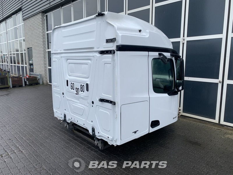 Mercedes-Benz Actros MP4 Mercedes StreamSpace L-cab L2H2 A 000 600 01 01 - Cab and interior for Truck: picture 3 Mercedes-Benz Actros MP4 Mercedes StreamSpace L-cab L2H2 A 000 600 01 01 - Cab and interior for Truck: picture 3