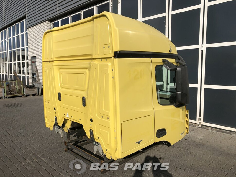 Mercedes-Benz Actros MP4 Mercedes StreamSpace L-cab L2H2 A 000 600 01 01 - Cab and interior for Truck: picture 3 Mercedes-Benz Actros MP4 Mercedes StreamSpace L-cab L2H2 A 000 600 01 01 - Cab and interior for Truck: picture 3