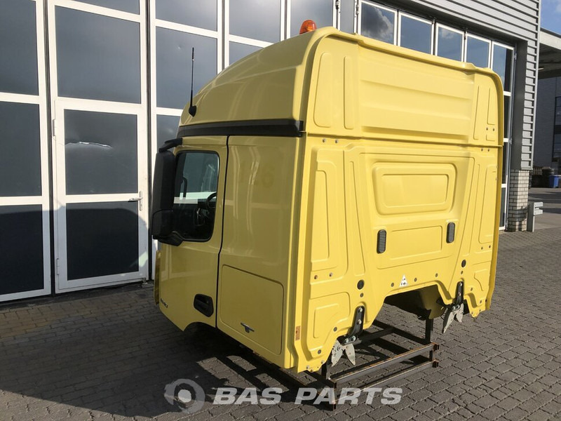 Mercedes-Benz Actros MP4 Mercedes StreamSpace L-cab L2H2 A 000 600 01 01 - Cab and interior for Truck: picture 4 Mercedes-Benz Actros MP4 Mercedes StreamSpace L-cab L2H2 A 000 600 01 01 - Cab and interior for Truck: picture 4