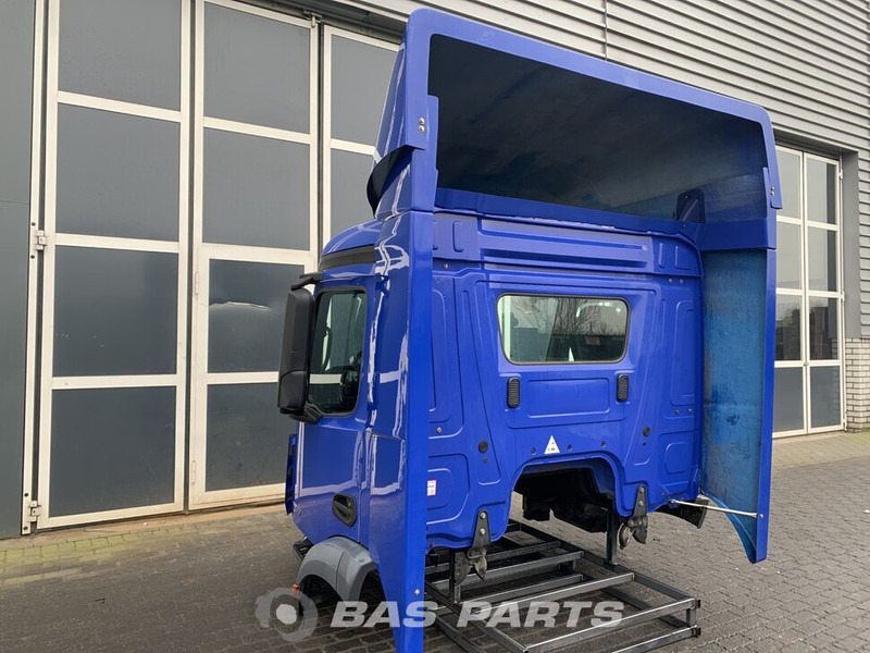 Mercedes-Benz Antos MP4 Mercedes ClassicSpace S-cab L1H1 A 000 600 01 01 - Cab and interior for Truck: picture 3 Mercedes-Benz Antos MP4 Mercedes ClassicSpace S-cab L1H1 A 000 600 01 01 - Cab and interior for Truck: picture 3