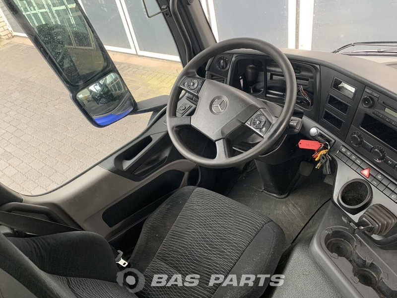 Mercedes-Benz Antos MP4 Mercedes ClassicSpace S-cab L1H1 A 000 600 01 01 - Cab and interior for Truck: picture 5 Mercedes-Benz Antos MP4 Mercedes ClassicSpace S-cab L1H1 A 000 600 01 01 - Cab and interior for Truck: picture 5