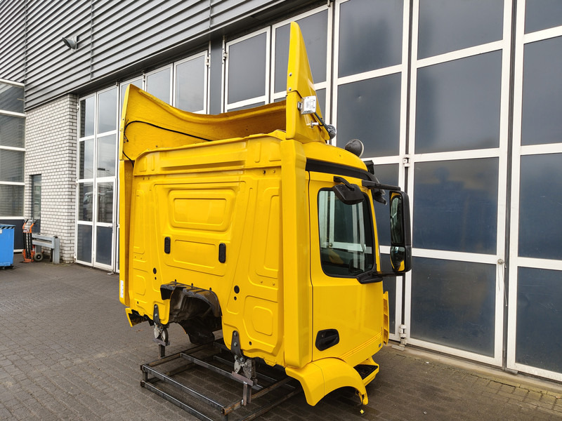 Mercedes-Benz Antos MP4 Mercedes ClassicSpace S-cab L1H1 A 000 600 01 01 - Cab and interior for Truck: picture 3 Mercedes-Benz Antos MP4 Mercedes ClassicSpace S-cab L1H1 A 000 600 01 01 - Cab and interior for Truck: picture 3