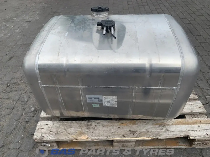 Mercedes-Benz Brandstoftank Mercedes 290 Liter A 960 470 00 04 - Fuel tank for Truck: picture 3 Mercedes-Benz Brandstoftank Mercedes 290 Liter A 960 470 00 04 - Fuel tank for Truck: picture 3