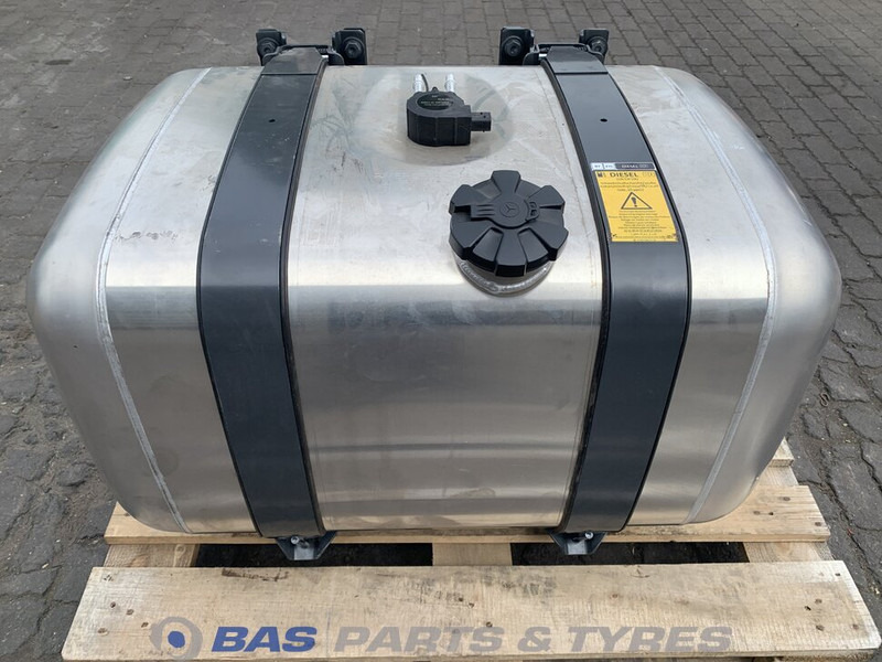Mercedes-Benz Brandstoftank Mercedes 290 Liter A 960 470 00 04 - Fuel tank for Truck: picture 1 Mercedes-Benz Brandstoftank Mercedes 290 Liter A 960 470 00 04 - Fuel tank for Truck: picture 1