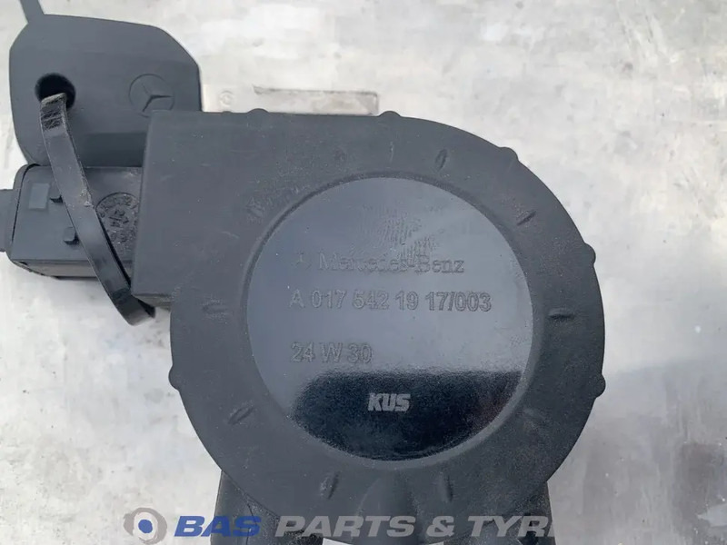 Mercedes-Benz Brandstoftank Mercedes 290 Liter A 960 470 00 04 - Fuel tank for Truck: picture 5 Mercedes-Benz Brandstoftank Mercedes 290 Liter A 960 470 00 04 - Fuel tank for Truck: picture 5