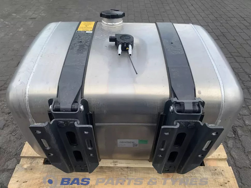 Mercedes-Benz Brandstoftank Mercedes 290 Liter A 960 470 00 04 - Fuel tank for Truck: picture 3 Mercedes-Benz Brandstoftank Mercedes 290 Liter A 960 470 00 04 - Fuel tank for Truck: picture 3
