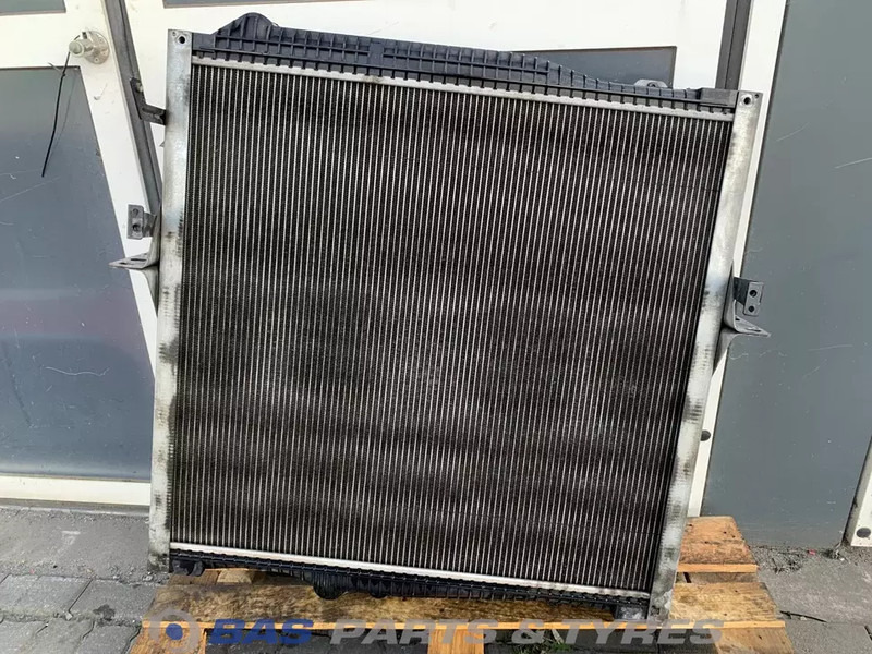 Renault  - Radiator for Truck: picture 2 Renault  - Radiator for Truck: picture 2