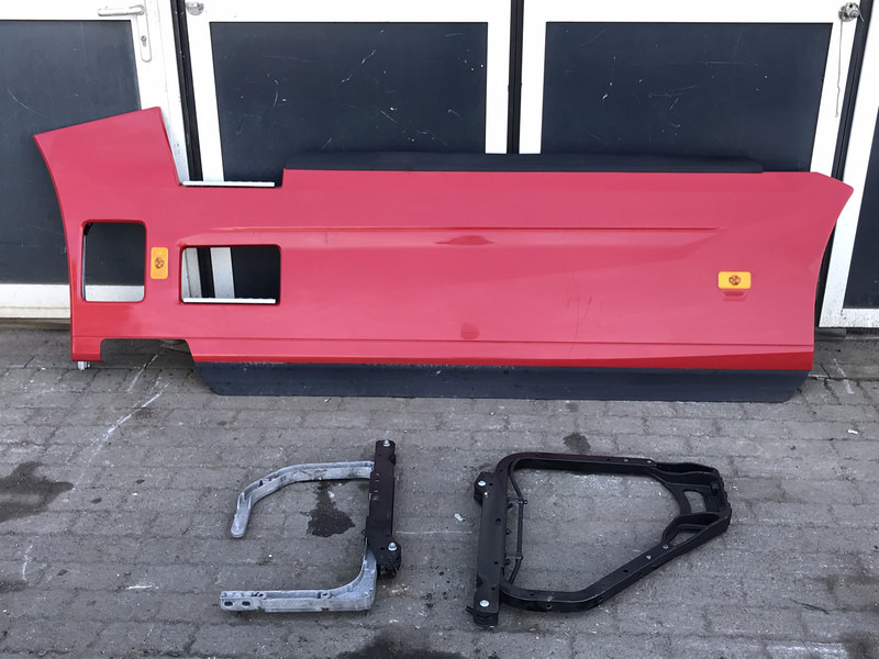 Renault T-Serie Evolution Sideskirt Set Renault 7424134838 - Body and exterior for Truck: picture 1 Renault T-Serie Evolution Sideskirt Set Renault 7424134838 - Body and exterior for Truck: picture 1