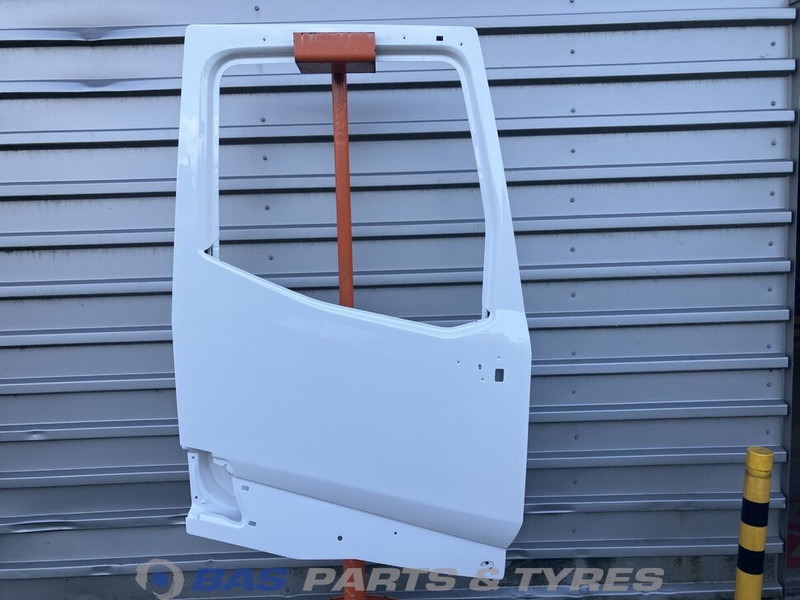 Renault T-Serie Portier Rechts Renault 7482702818 - Door and parts for Truck: picture 1 Renault T-Serie Portier Rechts Renault 7482702818 - Door and parts for Truck: picture 1