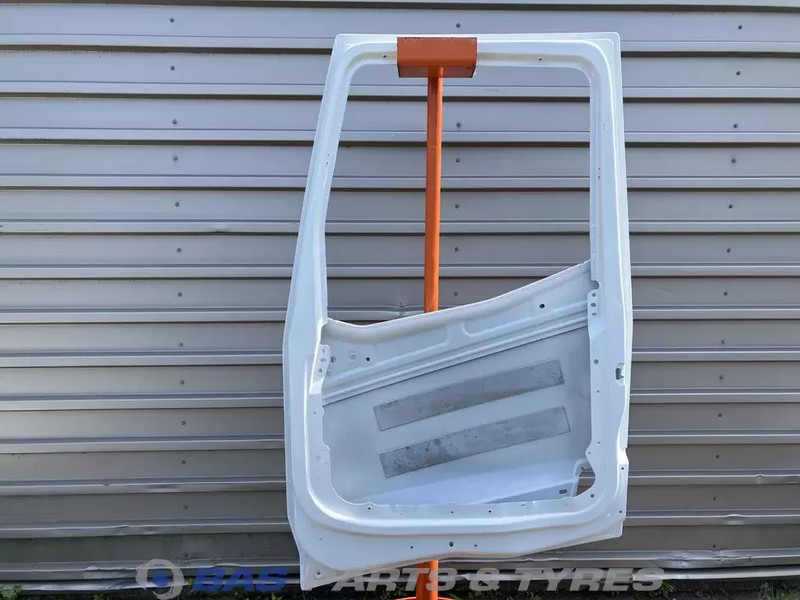 Renault T-Serie Portier Rechts Renault 7482702818 - Door and parts for Truck: picture 2 Renault T-Serie Portier Rechts Renault 7482702818 - Door and parts for Truck: picture 2