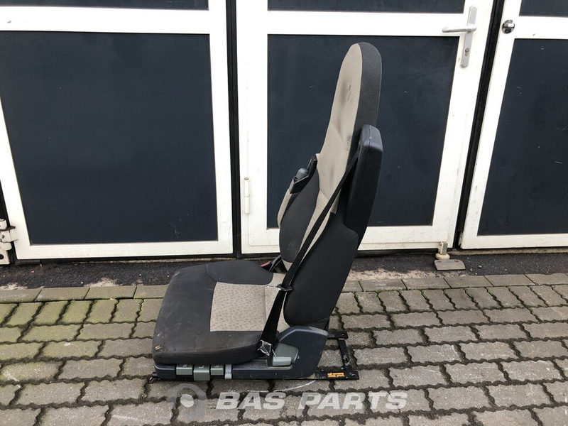 Renault Zitting Renault 5010605596 - Body and exterior for Truck: picture 2 Renault Zitting Renault 5010605596 - Body and exterior for Truck: picture 2