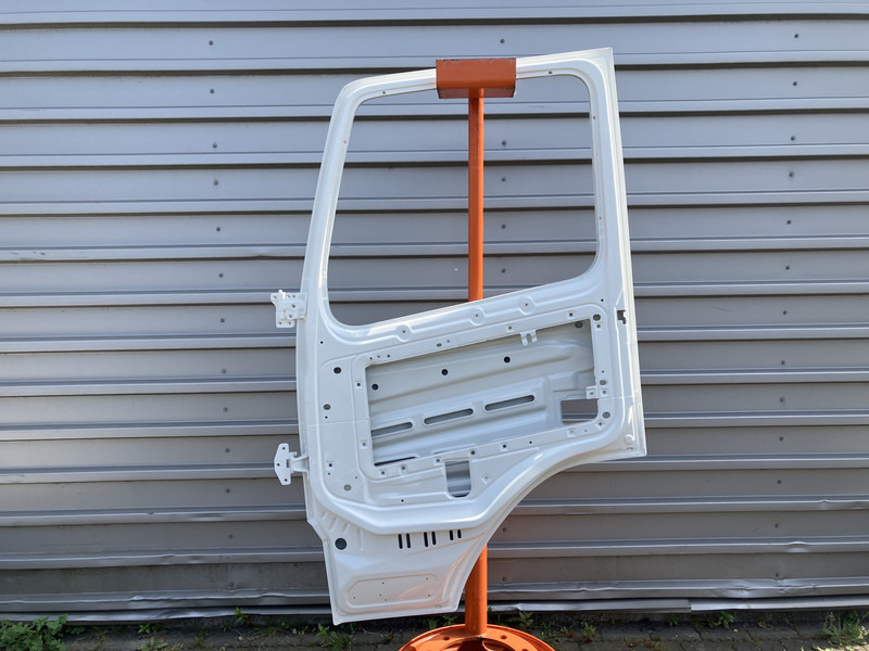 Volvo FM4 - Door and parts for Truck: picture 2 Volvo FM4 - Door and parts for Truck: picture 2