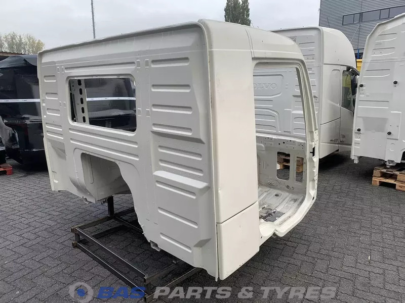 Volvo FM4 Volvo Day Cab L1EH1 3175940 - Cab and interior for Truck: picture 3 Volvo FM4 Volvo Day Cab L1EH1 3175940 - Cab and interior for Truck: picture 3