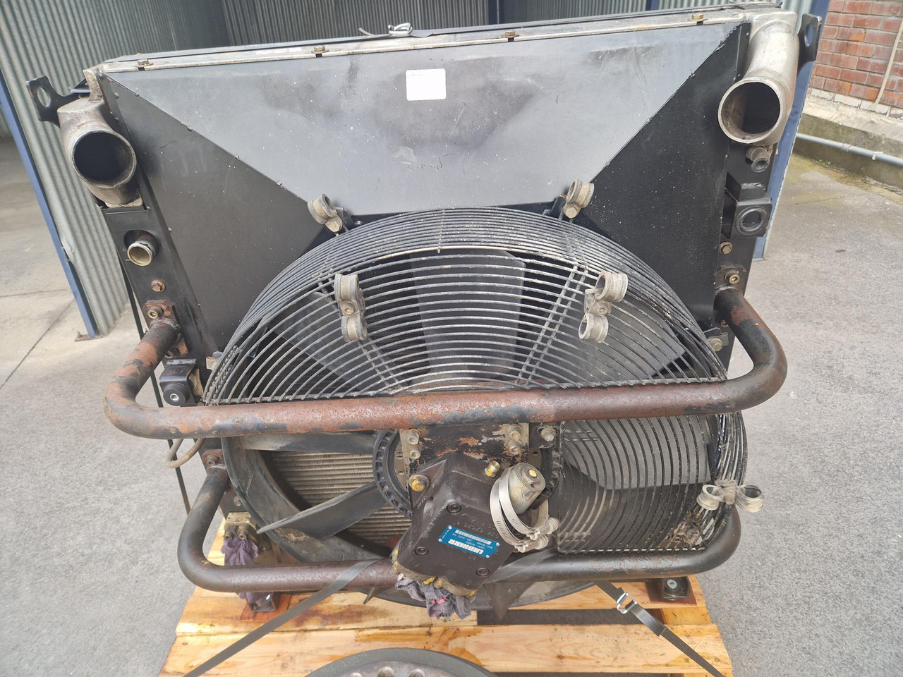 RADIADOR LIEBHERR R914B - Radiator for Construction machinery: picture 3 RADIADOR LIEBHERR R914B - Radiator for Construction machinery: picture 3