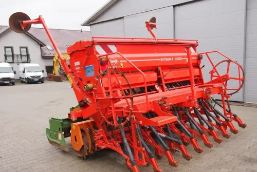 Agregat uprawowo-siewny Kuhn KE303 i INTEGRA 3000 2009 Agrebat uprawowo siewny, brona aktywna AMAZONE i KUHN - Combine seed drill: picture 5 Agregat uprawowo-siewny Kuhn KE303 i INTEGRA 3000 2009 Agrebat uprawowo siewny, brona aktywna AMAZONE i KUHN - Combine seed drill: picture 5
