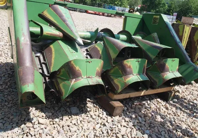 Heder John deere do kukurydzy 4 rzędowy claas john deere - Corn header: picture 1 Heder John deere do kukurydzy 4 rzędowy claas john deere - Corn header: picture 1
