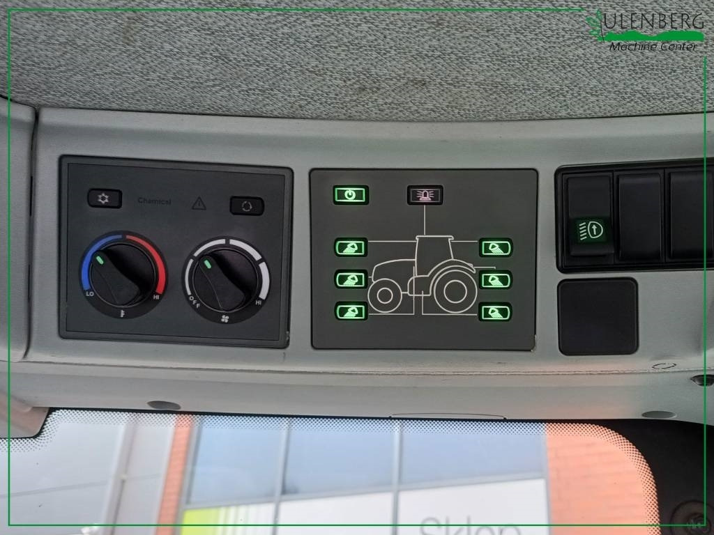 Farm tractor Claas Axion 850: picture 10