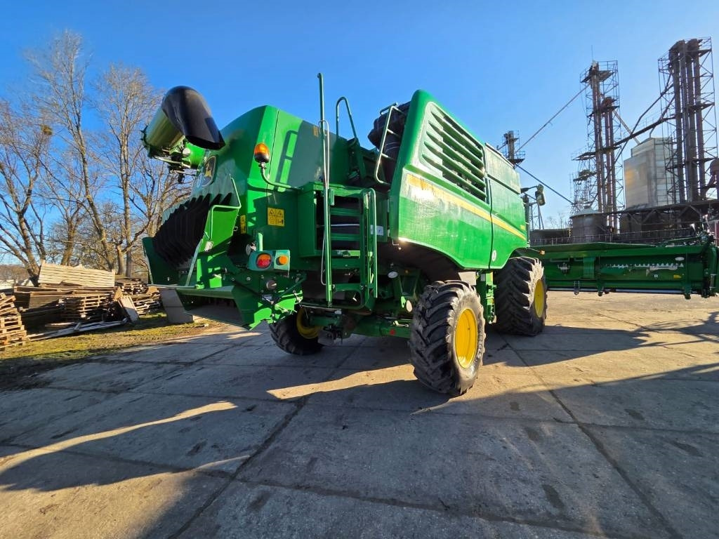 John Deere T 670 i - Combine harvester: picture 4 John Deere T 670 i - Combine harvester: picture 4