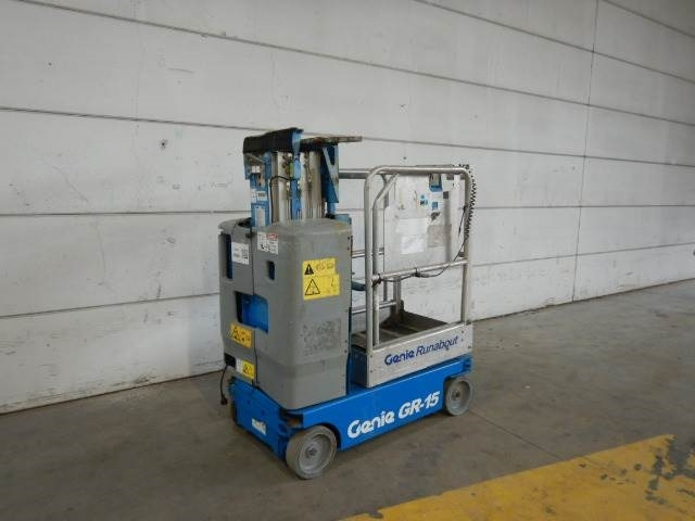 Genie GR15 - Vertical mast lift: picture 4 Genie GR15 - Vertical mast lift: picture 4